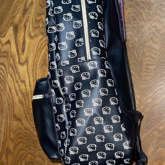 Hello Kitty Backpack - Picture 3 of 4